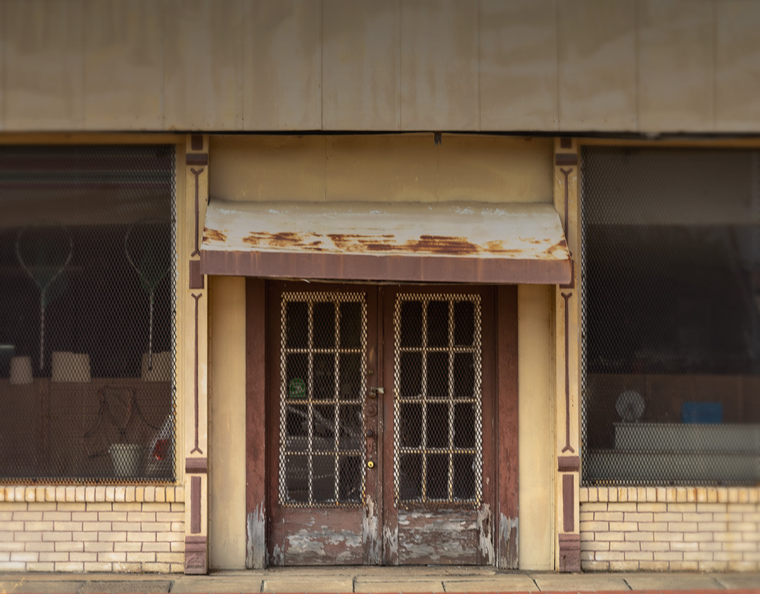 Imagem de uma loja abandonada